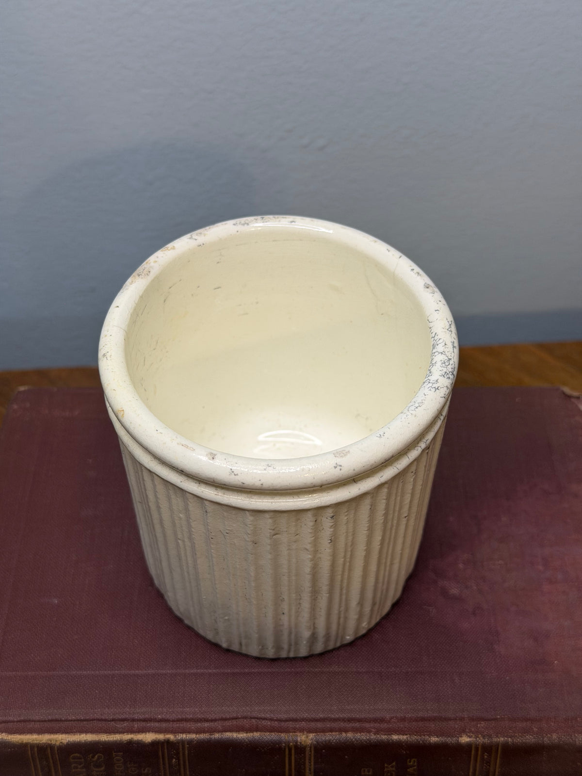 Victorian Cream Stoneware Ribbed Pottery Crock